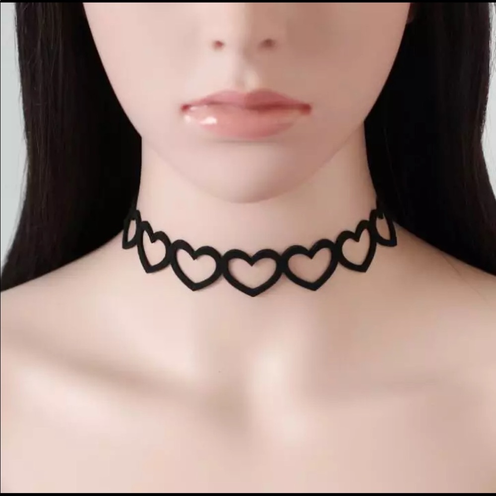 Heart Cutout Choker Necklace - Picture 2 of 3